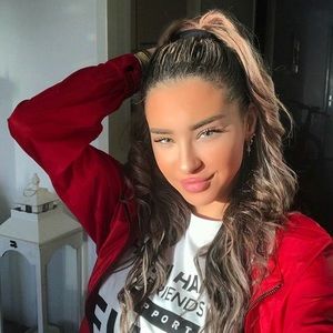 Meet your Posher, Laura 💕✨